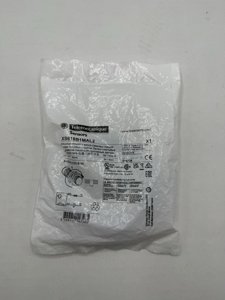 Telemecanique Sensors 4 to 240V AC/DC Proximity Sensor XS618B1MAL2 - New Sealed photo 2
