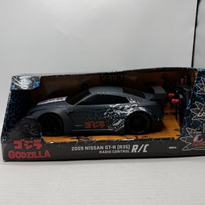 Hollywood Rides 1:16 Godzilla 2009 Nissan GT-R (R35) R/C Car Jada Radio Control