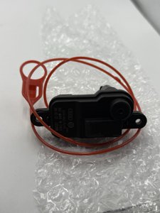 Genuine Volkswagen Fuel Filler Door Lock Actuator 8V0-862-153-A photo 3