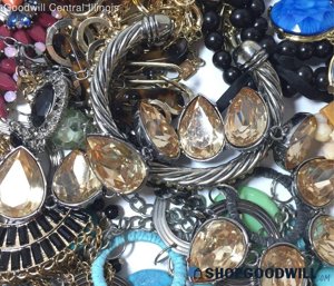 Flashy Various Mixed Jewelry - 3lb Lot photo 6
