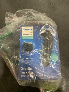 Philips Norelco Shaver 3600 Series, Wet and Dry Electric Shaver, P-Cap, Travel Pouch, Ash Gold, Model S3242/90 photo 2