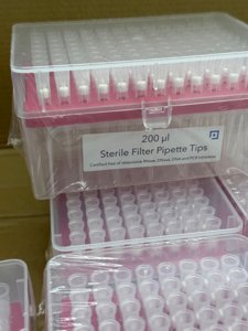 MICROLIT - Filtered Micropipette Pipette Tips, Low-Retention and Clean-Release Hydrophobic Transfer Pipette Tips, Universal Fit 200 ul Pipette Tips, 960-Count Plastic Pipette Tips, 1 Pack of 10 Racks photo 2