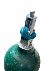 OXYGEN COMPRESSED USBUN1072 MEDICAL GAS TANK (FULL) 4.5” X 29” photo 3
