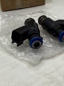 2pcs Fuel Injectors 12587269 FJ1062 Fit for Chevrolet Avalanche Express Silverado Suburban Fit for GMC Sierra 1500 2500 3500 Yukon XL 2009-2010 Replaces 12587269 FJ1062 photo 3