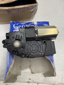 GM Genuine Parts 95329936 Sunroof Motor with Control Module photo 5
