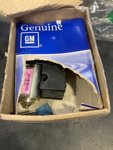 GM Genuine Parts 95329936 Sunroof Motor with Control Module photo 2