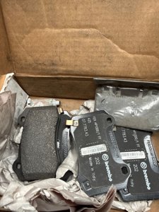 GM Genuine Parts 171-0882 (89047744) Rear Disc Brake Pad Set with Shims and Lubricant photo 3