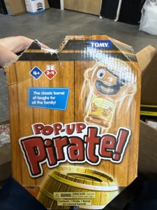 TOMY Pop Up Pirate Game photo 1