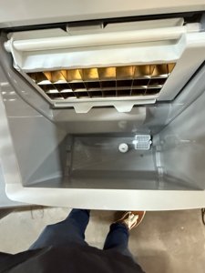 Frigidaire EFIC452-SSRED XL Maker, Makes 40 Lbs. of Clear Square Ice Cubes A Day, Stainless, Red Steel photo 5