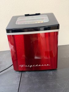 Frigidaire EFIC452-SSRED XL Maker, Makes 40 Lbs. of Clear Square Ice Cubes A Day, Stainless, Red Steel photo 9