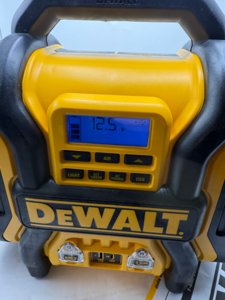 DEWALT DXAEPS14-Type2 2000 Peak Battery Amp 12V Automotive Battery Booster photo 7